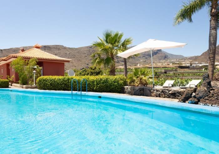Teneriffa Ferienhaus. Villa auf Finca mit Pool, großem Garten und Terrasse bei Los Gigantes