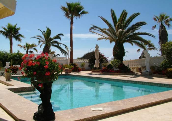 Teneriffa - Preiswerte Ferienwohnung in Privathaus mit Terrasse und Grill in Poris de Abona.
