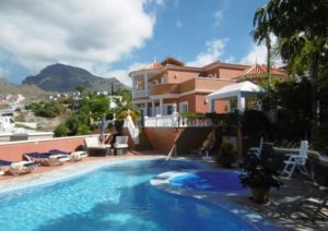 Teneriffa - Ferienhaus / Villa mit beheizbarem Privatpool in Playa las Americas