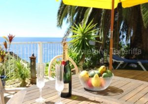 Strandnahe Luxus-Urlaubsvilla mit Pool im sonnigen Südwesten.