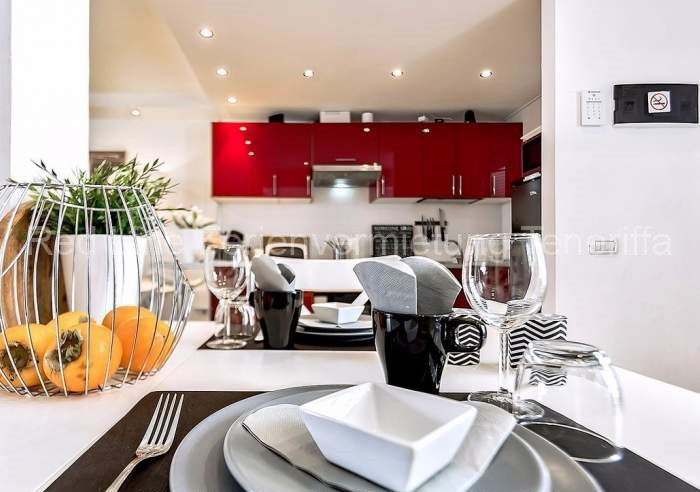 Luxus-Ferienwohnung Teneriffa. Schöne und moderne Luxus-Ferienwohnung mit Jacuzzi