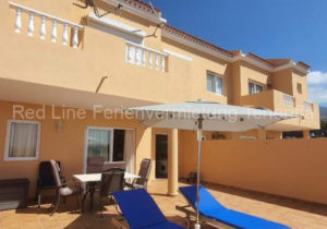 Ferienhaus mit großer Terrasse und Pool im sonnigen Südwesten