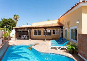 Luxusferienhaus beheizbarer Pool für 9 Personen