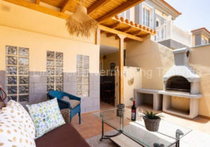 Strandnahes Luxusferienhaus mit Pool und zwei Terrassen im Süden