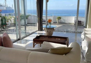 Luxus Penthouse Ferienwohnung mit Glasfront, großer Terrasse und wundervollem Blick.